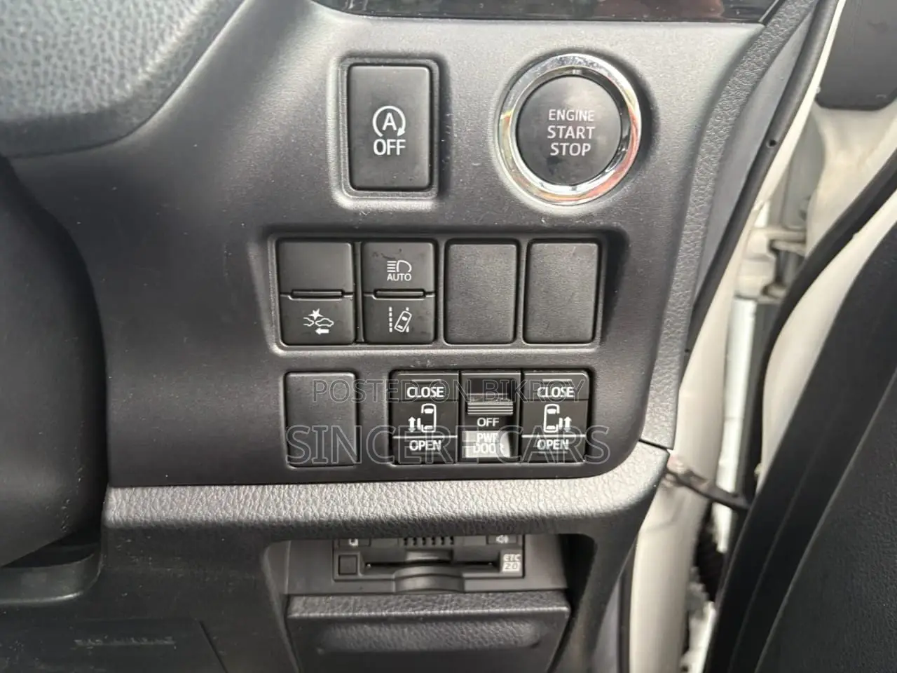 Toyota Voxy ZS NON HYB SUNROOF 2021