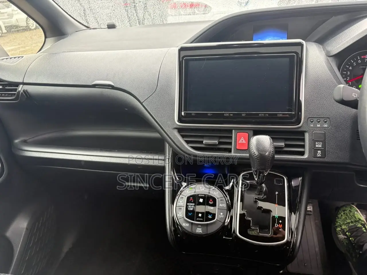 Toyota Voxy ZS NON HYB SUNROOF 2021