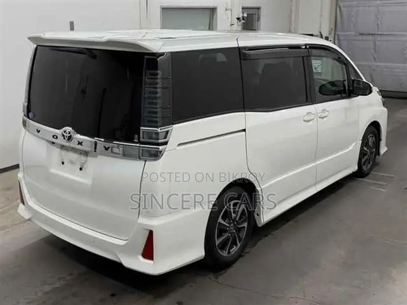 Toyota Voxy ZS NON HYB SUNROOF 2021
