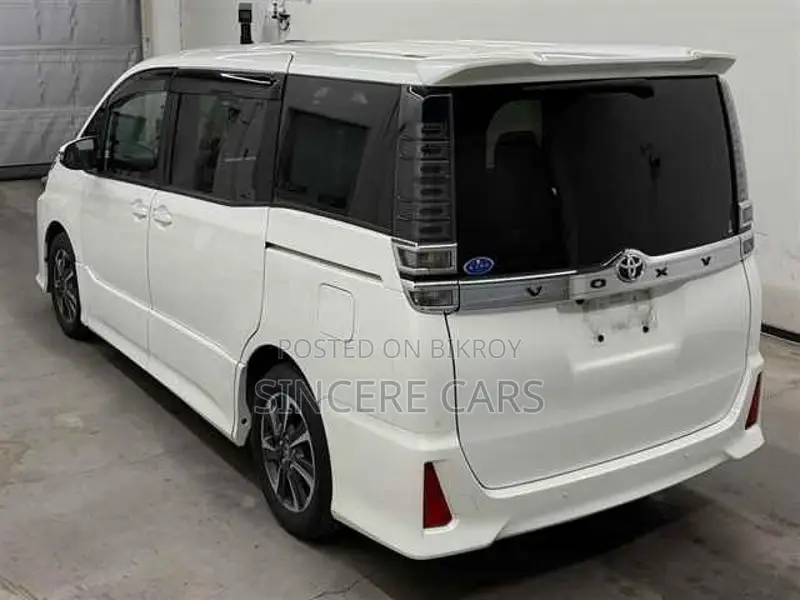 Toyota Voxy ZS NON HYB SUNROOF 2021