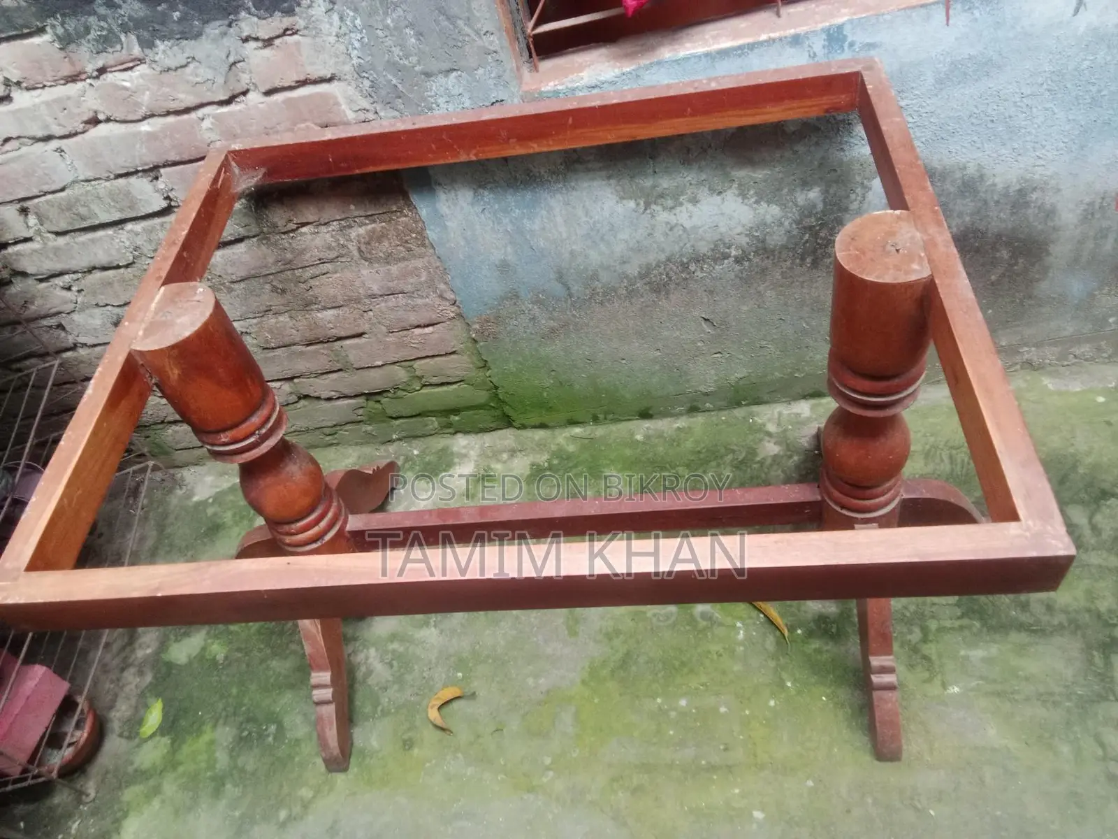 ডাইনিং টেবিল