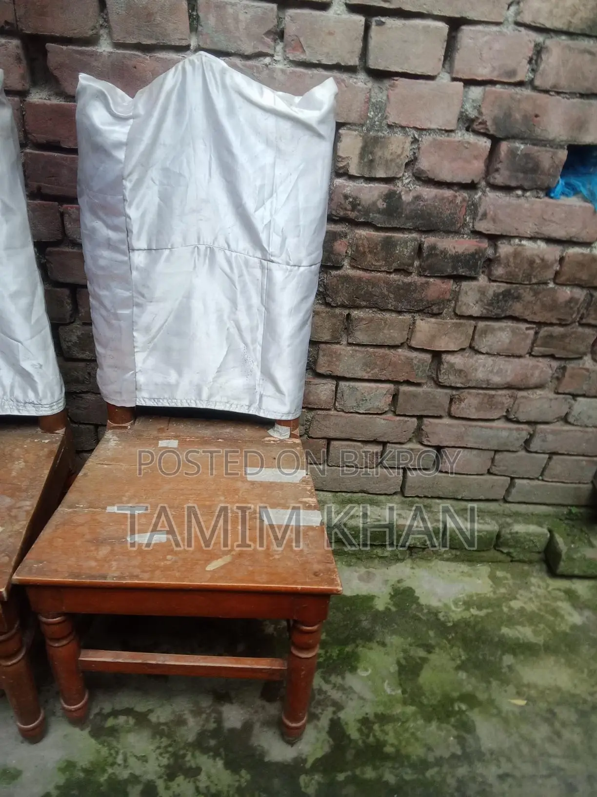 ডাইনিং টেবিল