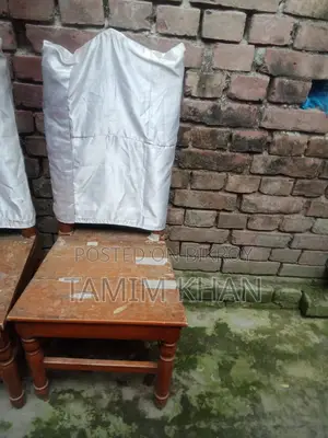 ডাইনিং টেবিল