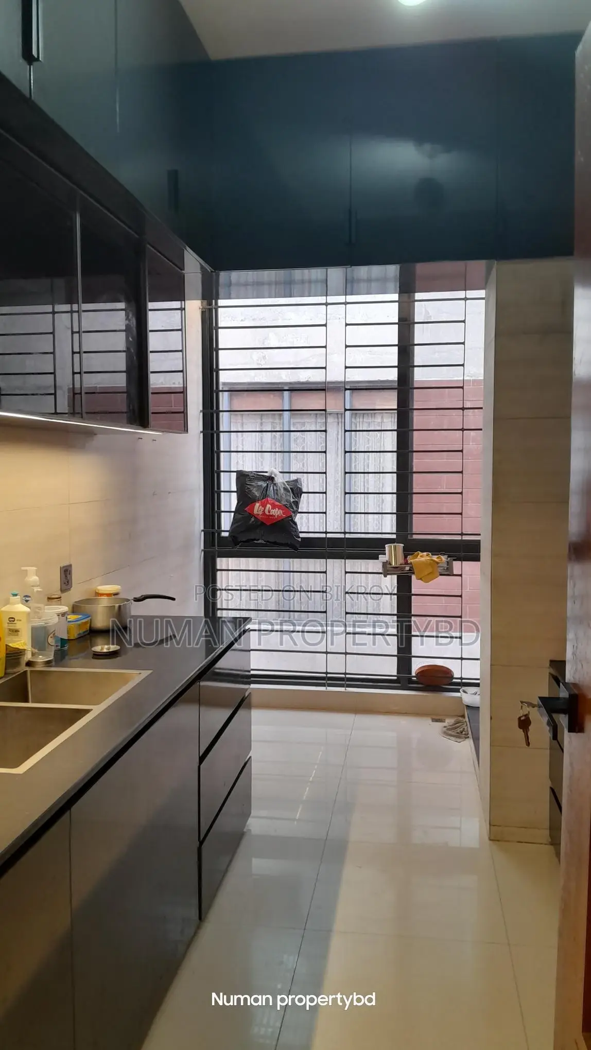 4000sq 4-bedroom Full Fair Face New Luxury Semi Furnished Flat Rent