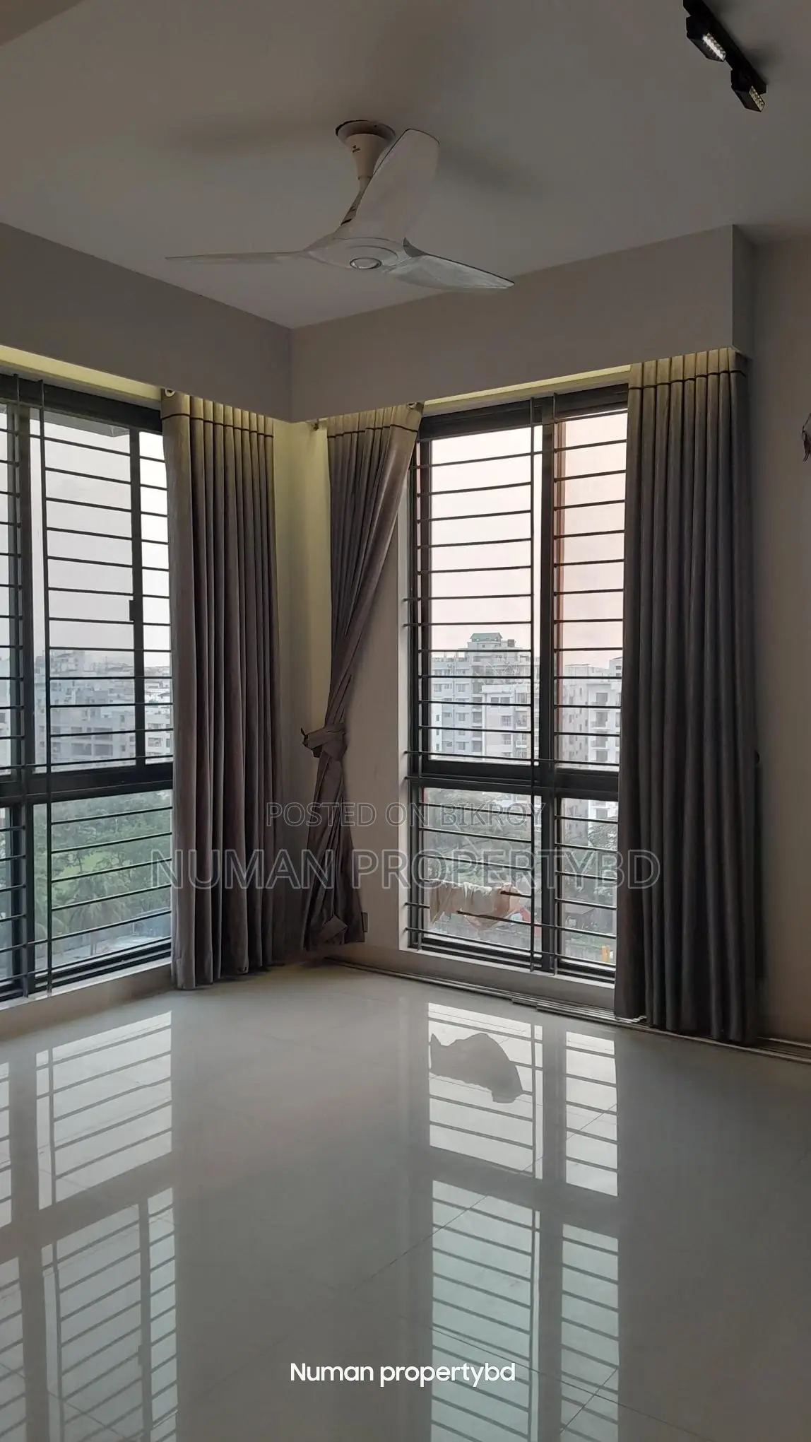 4000sq 4-bedroom Full Fair Face New Luxury Semi Furnished Flat Rent