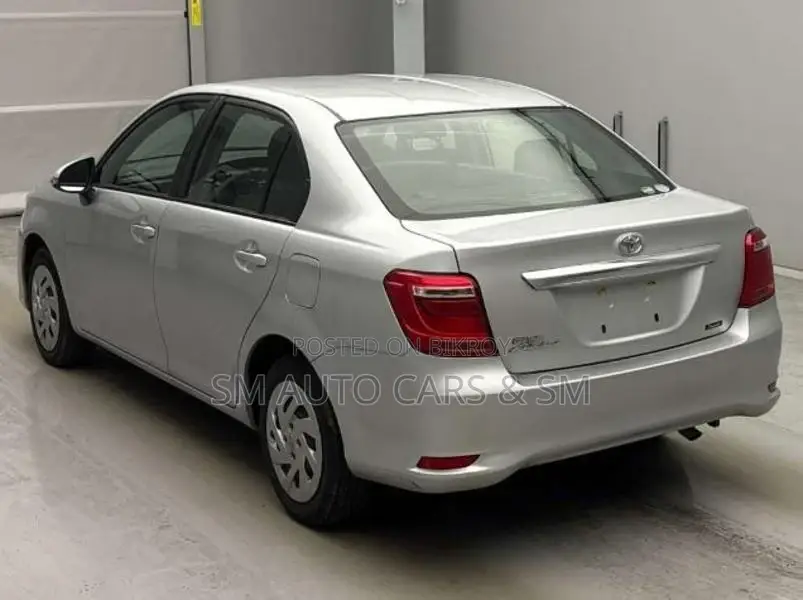 Toyota Axio Non Hybrid EX Silver 2021
