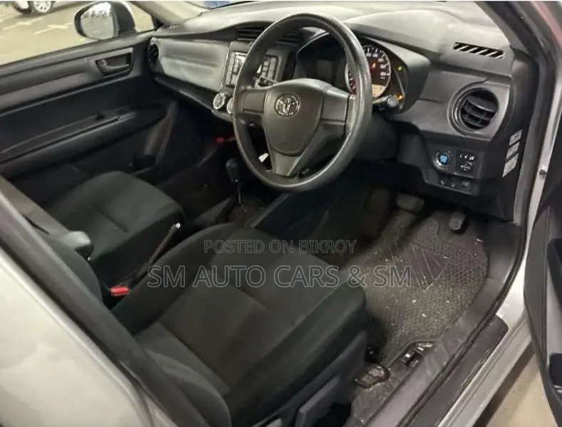 Toyota Axio Non Hybrid EX Silver 2021