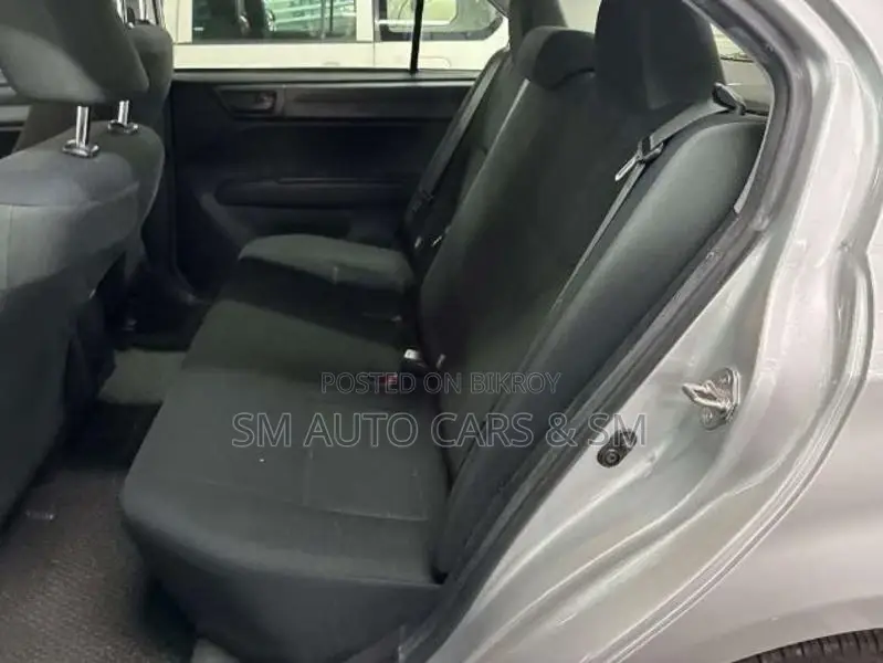 Toyota Axio Non Hybrid EX Silver 2021
