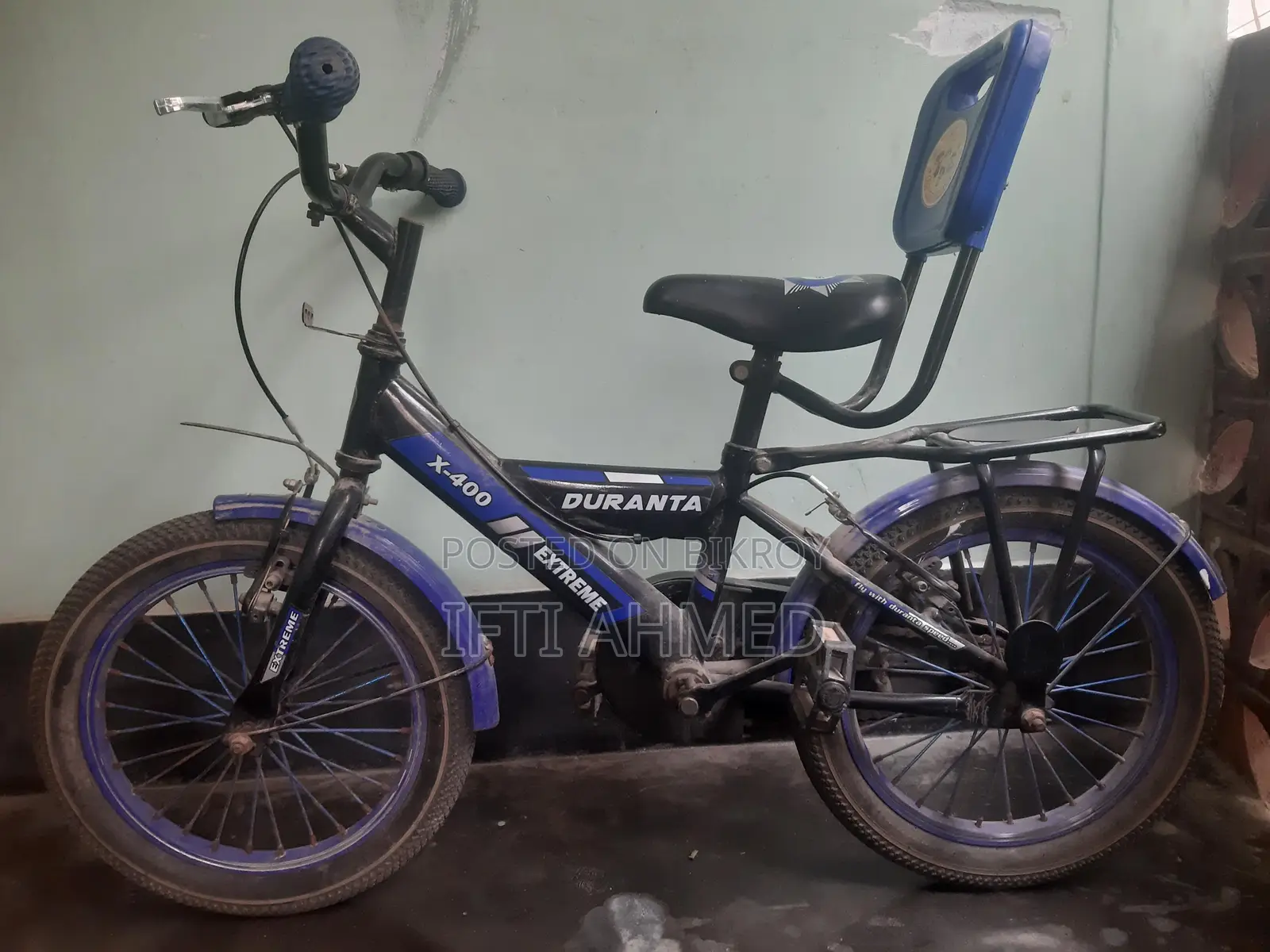 Bicycle in excellent condition.
