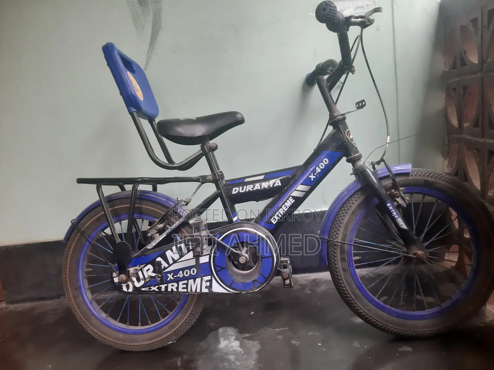 Bicycle in excellent condition.