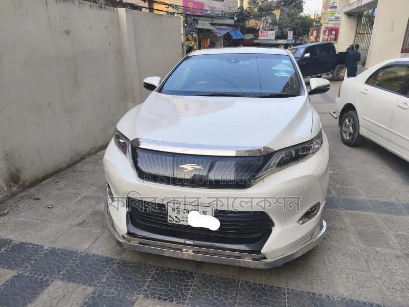 টয়োটা হ্যারিয়ার অ্যাডভান্স প্রিমিয়াম ২০১৪