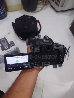 ক্যানন ২৫০ডি ৪কে ডিএসএলআর ফুল বক্স সাথে ৫৫-২৫০মিমি আইএস আইআই জুম লেন্স