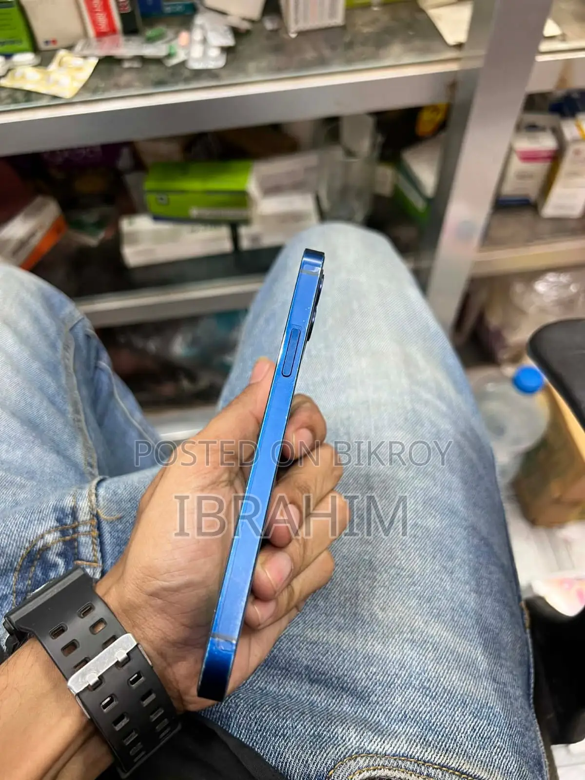 Apple iPhone 12 (Used)