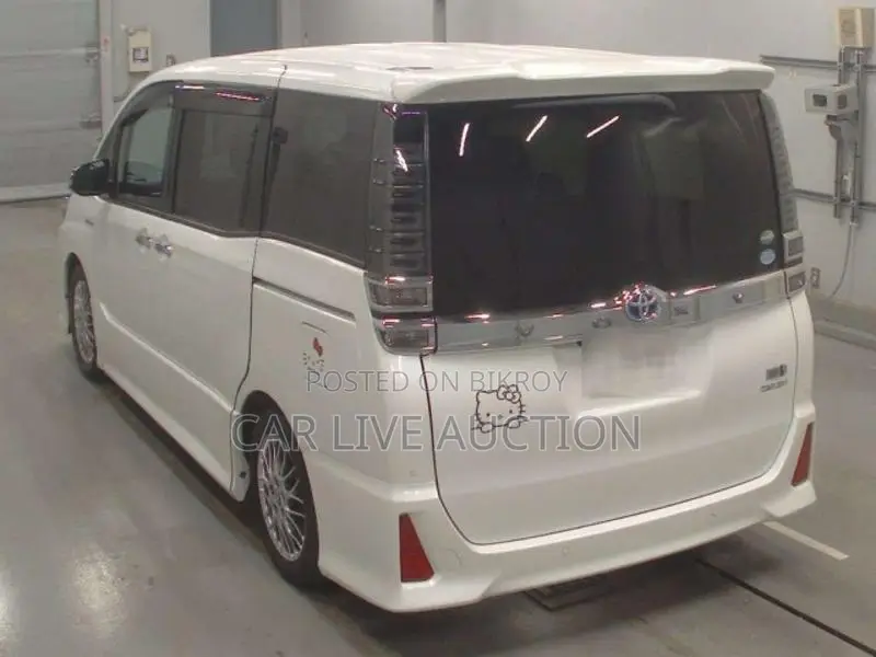 Toyota Voxy hybrid ZS 2021
