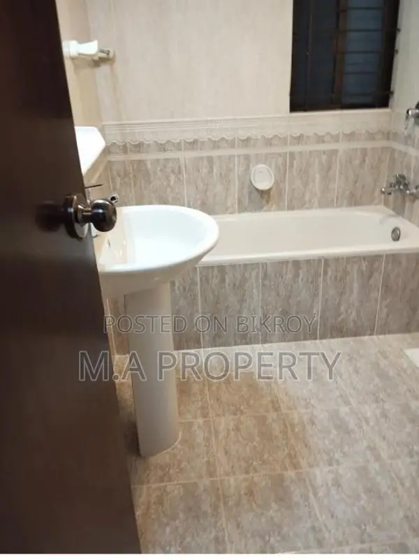 UNFUNDED FLAT FOR RENT IN GULSHAN NORTH