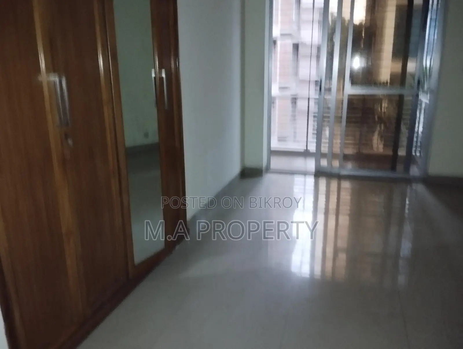 EXCELLENT SEMI-FURNISHED 4-BED FLAT FOR RENT IN GULSHAN 2