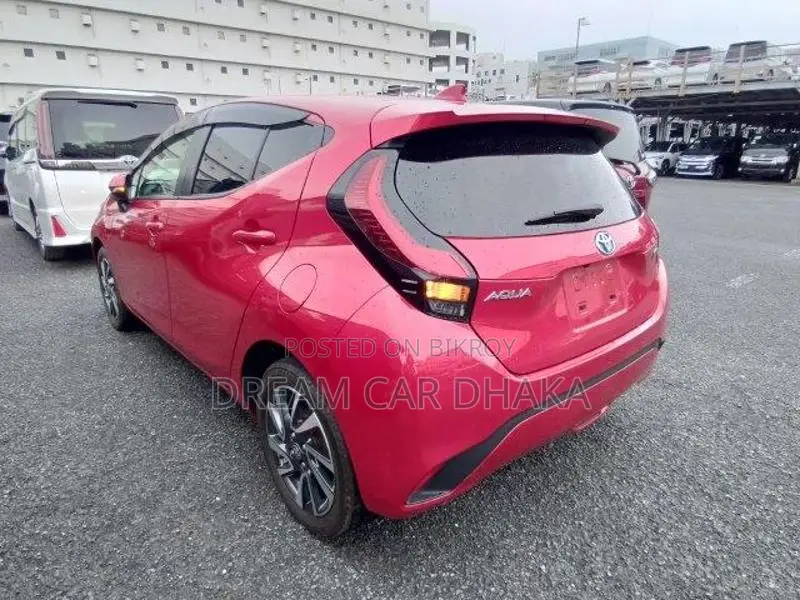 Toyota Aqua Z PKG RED,360 CAMERA 2021