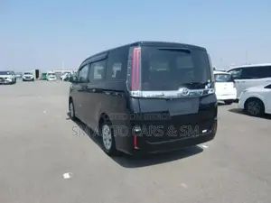 Toyota Noah Non Hybrid X Black 2020