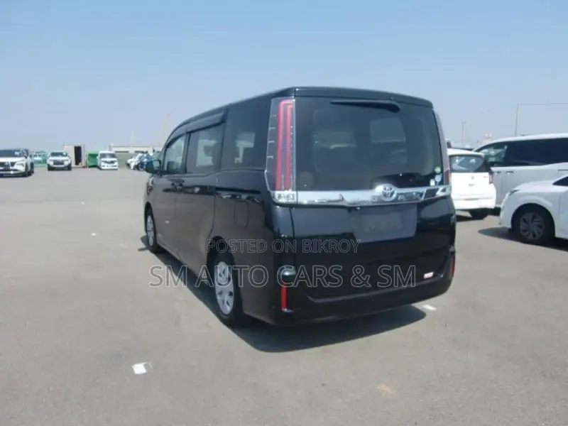 Toyota Noah Non Hybrid X Black 2020