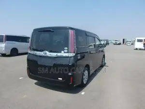 Toyota Noah Non Hybrid X Black 2020