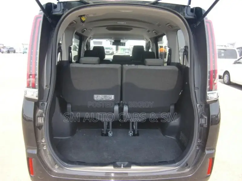 Toyota Noah Non Hybrid X Black 2020