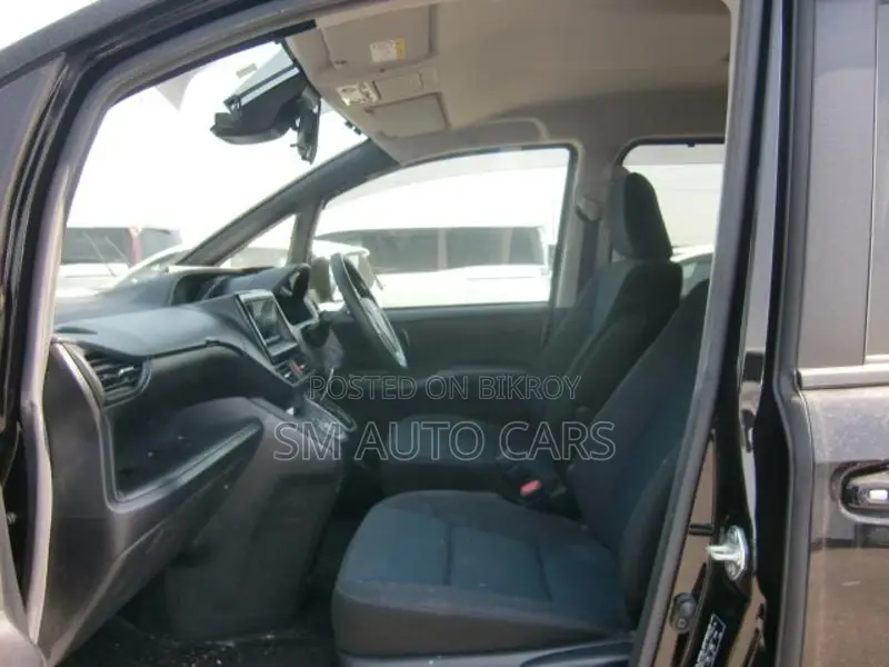 Toyota Noah Non Hybrid X Black 2020
