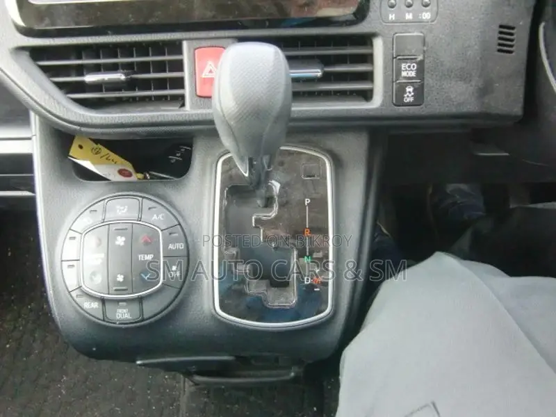 Toyota Noah Non Hybrid X Black 2020