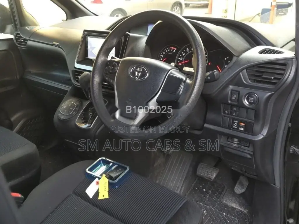 Toyota Noah Non Hybrid X Black 2020