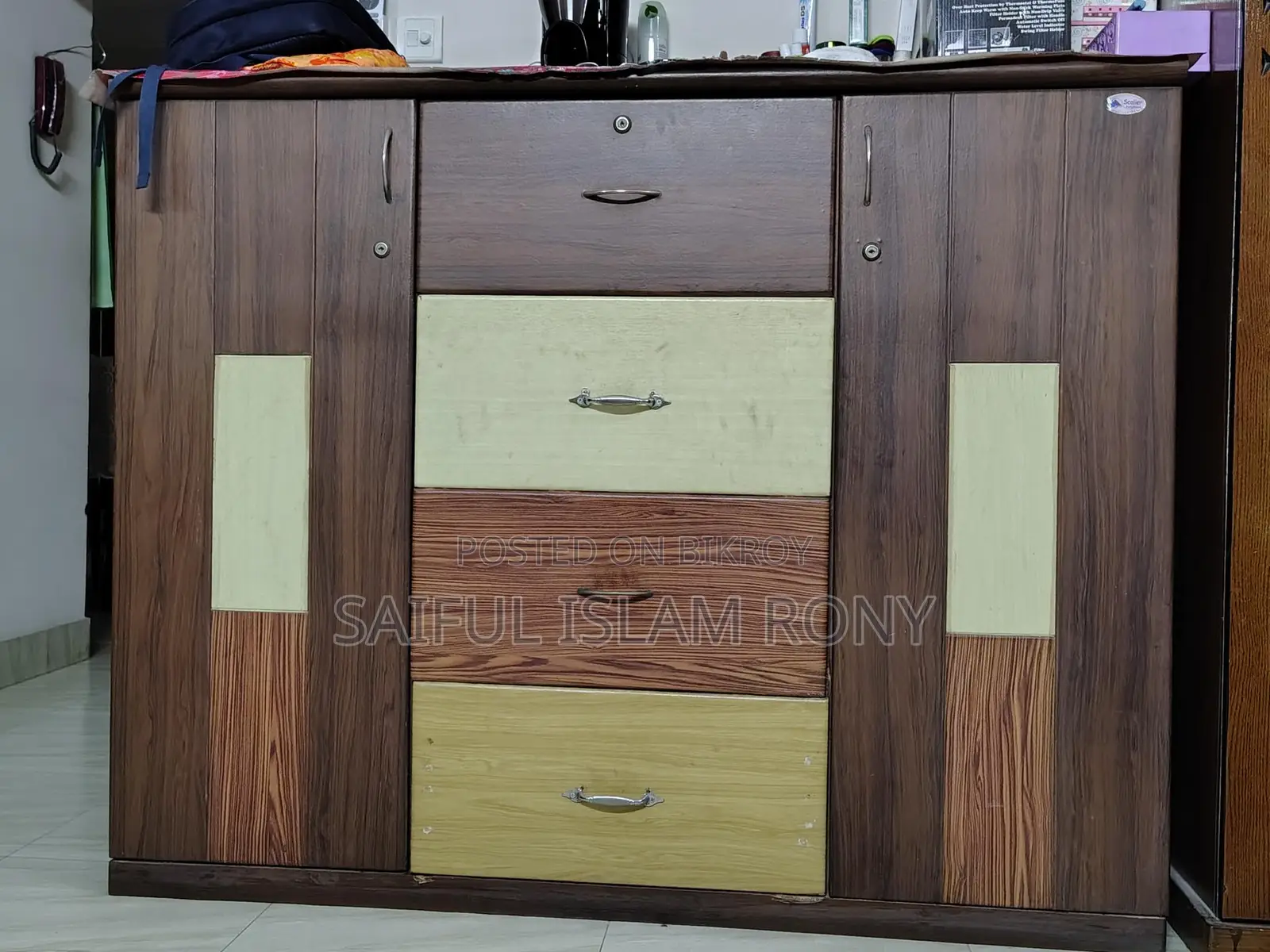 ব্যবহৃত - নতুনের মতো ওয়ারড্রোব
