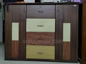 ব্যবহৃত - নতুনের মতো ওয়ারড্রোব