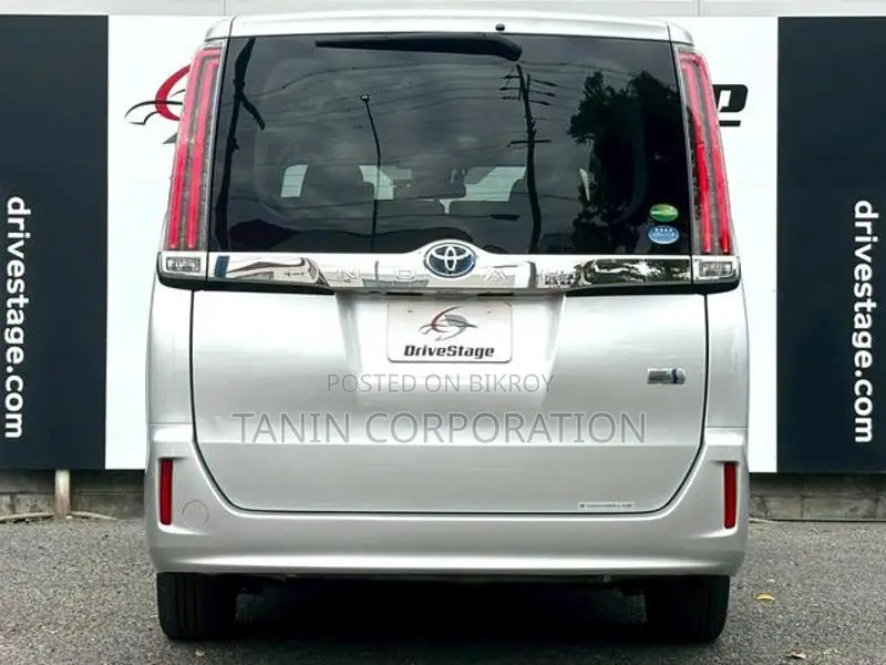 টয়োটা নোয়াহ হাইব্রিড এক্স ২০২১