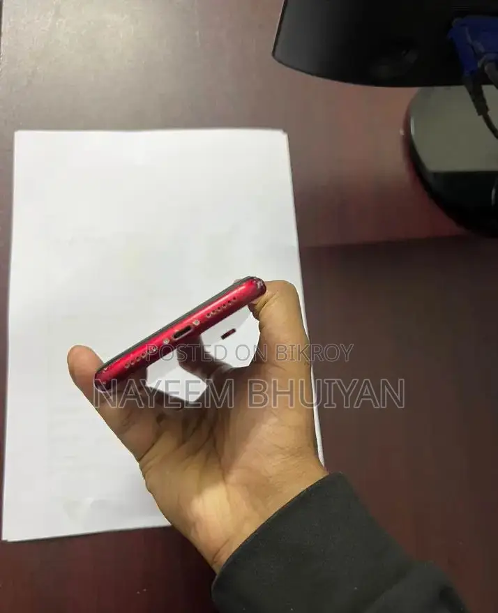 Apple iPhone XR . (Used)