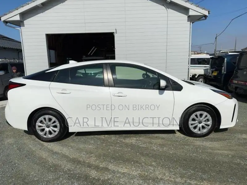 Toyota Prius HYBRID S 2021