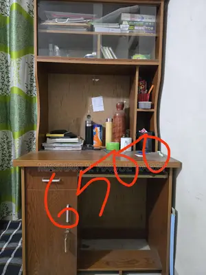 ব্যবহৃত কিন্তু ফ্রেশ কন্ডিশন পড়ার টেবিল
