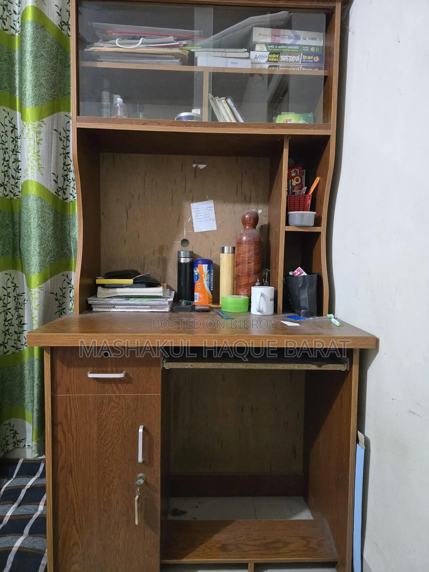 ব্যবহৃত কিন্তু ফ্রেশ কন্ডিশন পড়ার টেবিল