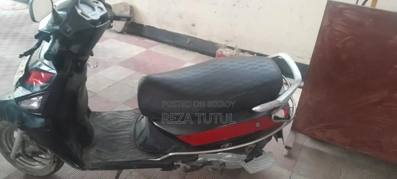 Mahindra Gusto 2017 Black