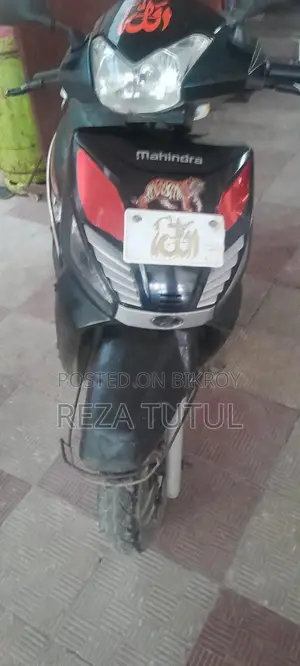 Mahindra Gusto 2017 Black