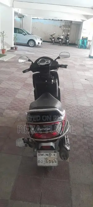 Mahindra Gusto 2017 Black