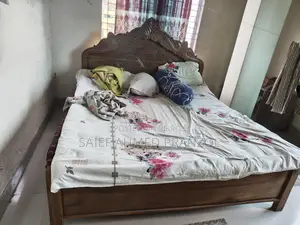 ৫/৭ একটি খাট বিক্রি হবে