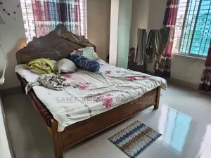 ৫/৭ একটি খাট বিক্রি হবে