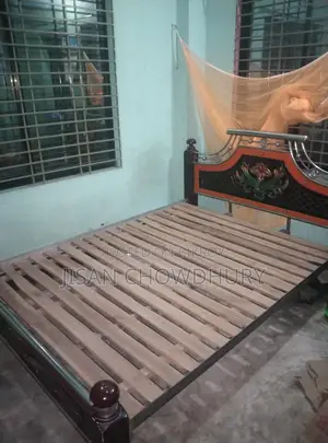 The bed is still in excellent condition