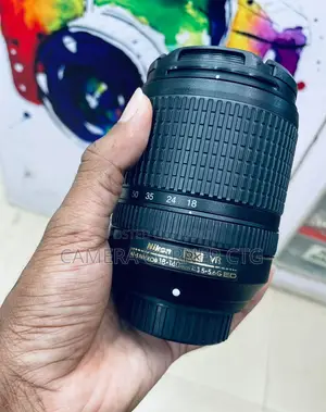 Nikon 18-140mm VR like new lens