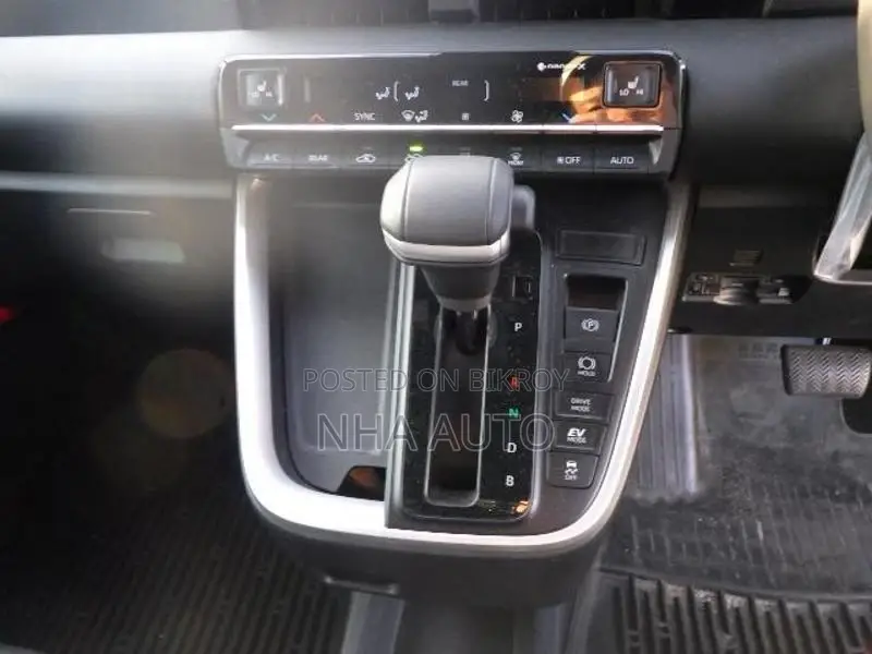 Toyota Noah SG 2022