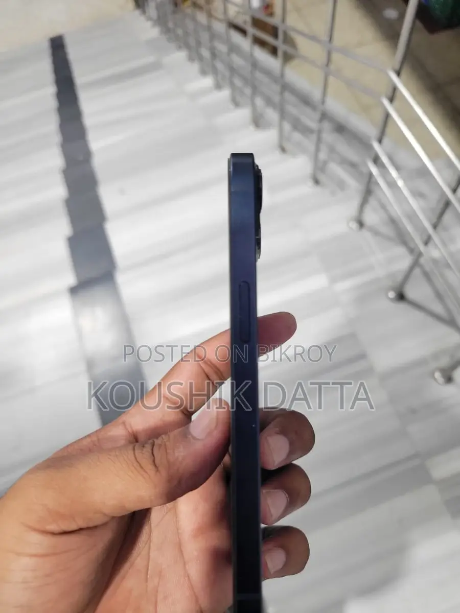 Apple iPhone 13 (Used)