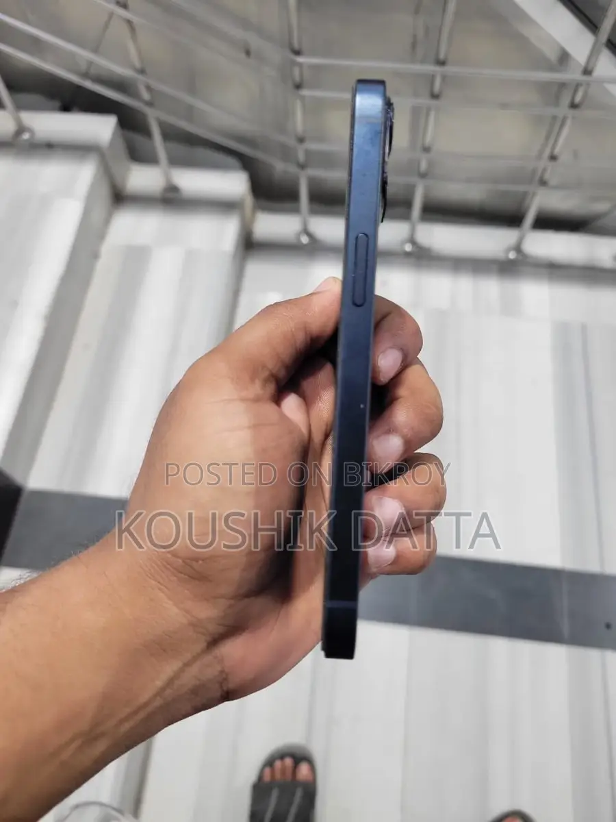 Apple iPhone 13 (Used)