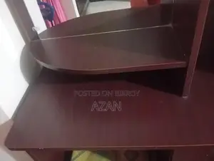 ড্রেসিং টেবিল