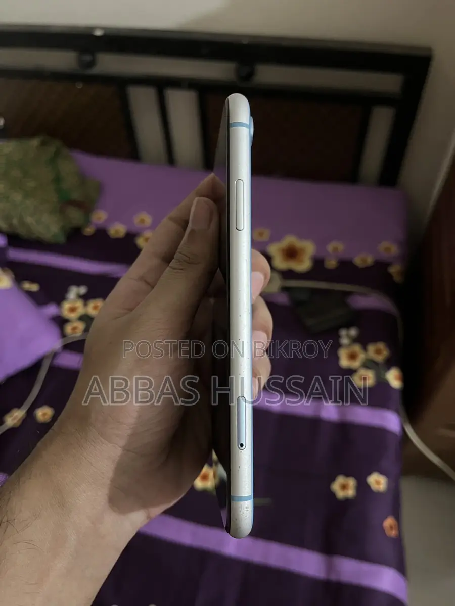 Apple iPhone XR 128 GB (Used)