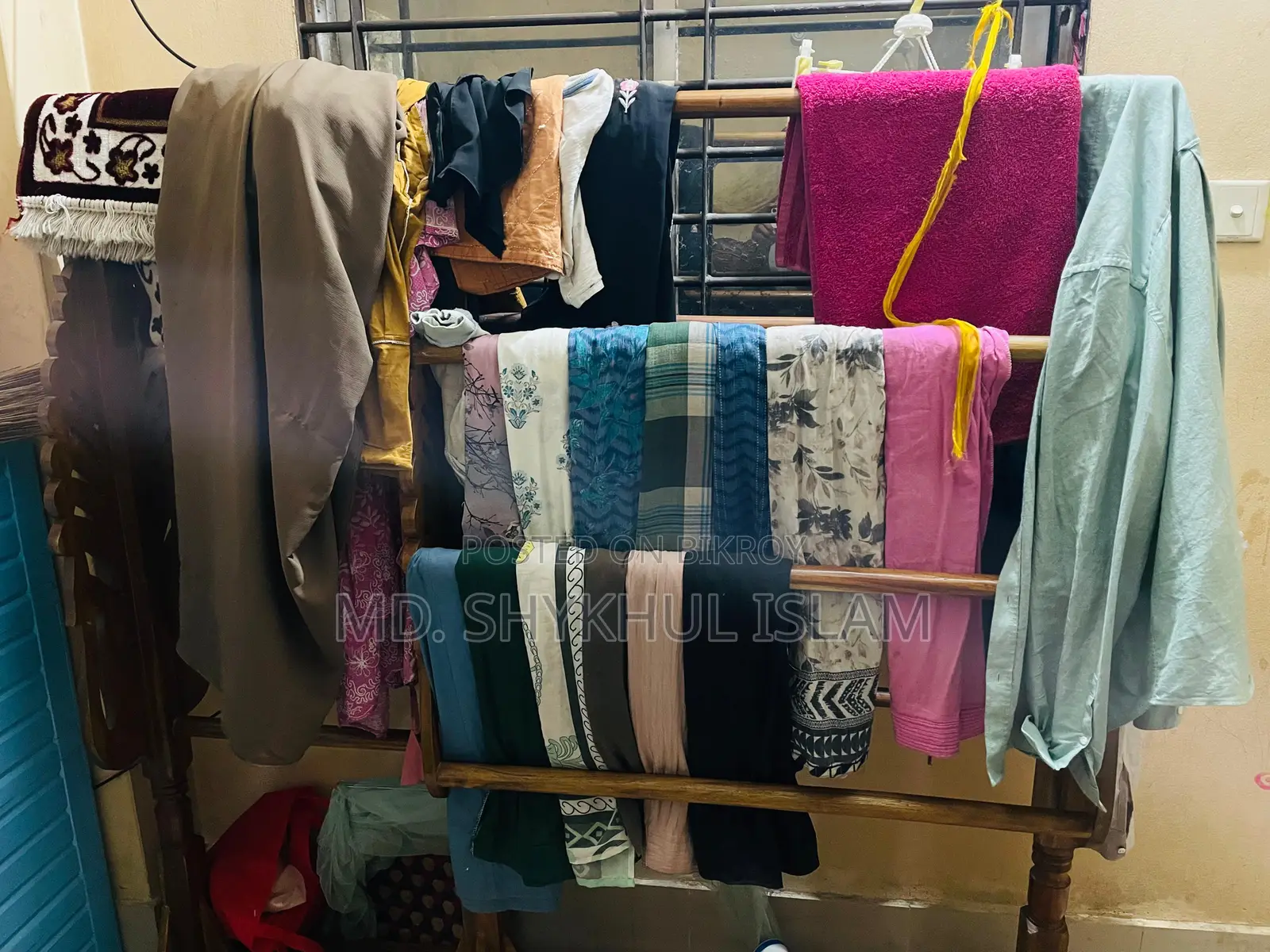 সিম্পল বাট স্টাইলিশ আলনা