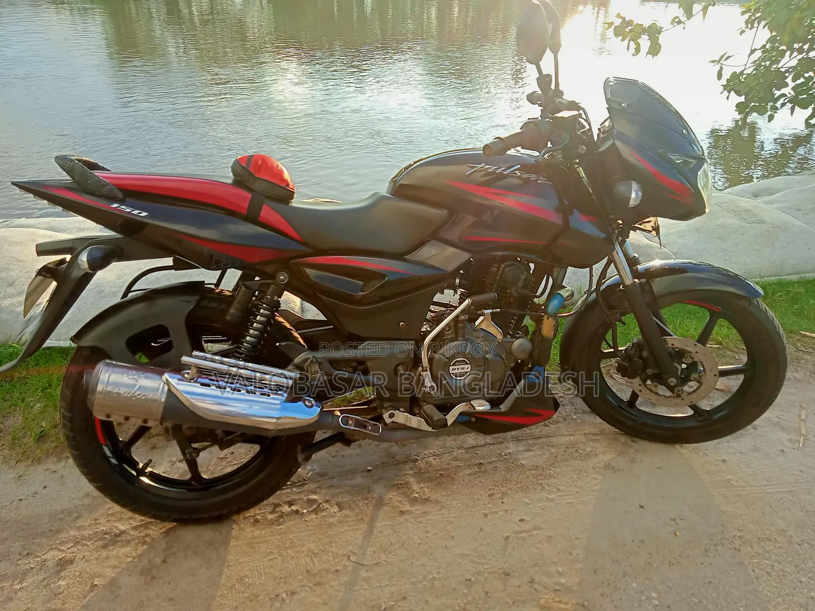 Bajaj Pulsar 150 . 2019