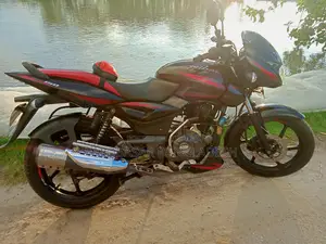 Bajaj Pulsar 150 . 2019